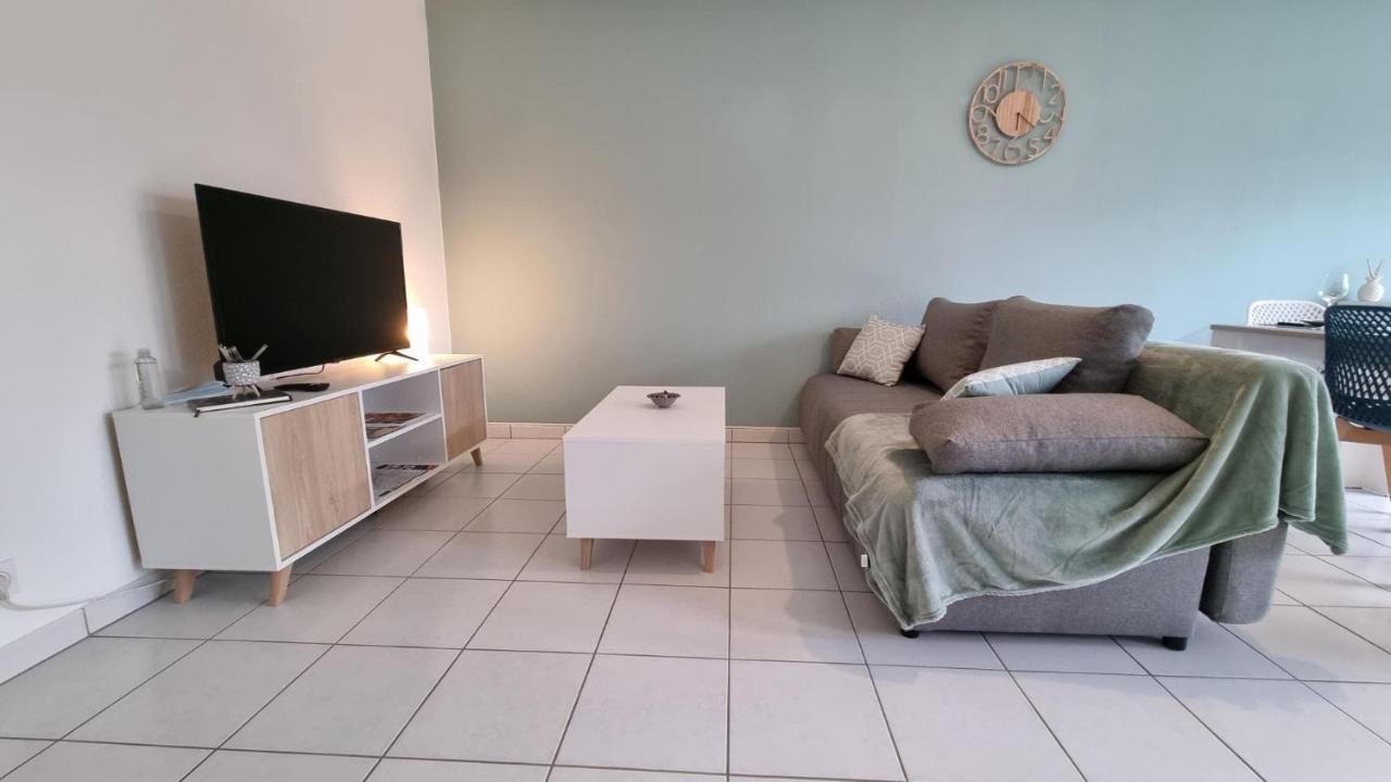 Beau T2 Bien Equipe Au Calme! ! Apartment Saint-Pierre-du-Mont  Ngoại thất bức ảnh